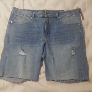 Mid rise Bermuda Shorts size 16 NWT